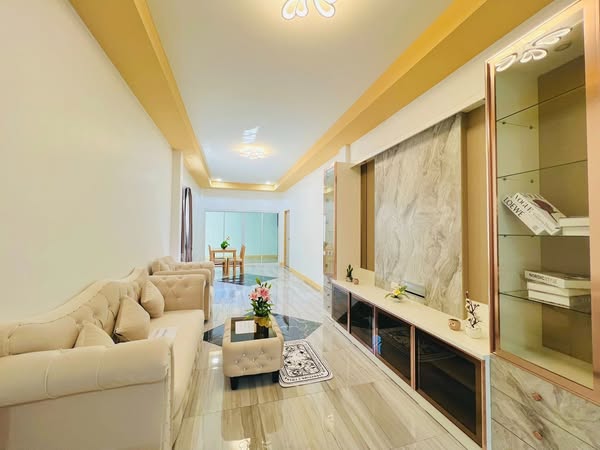 Detached House for Sale