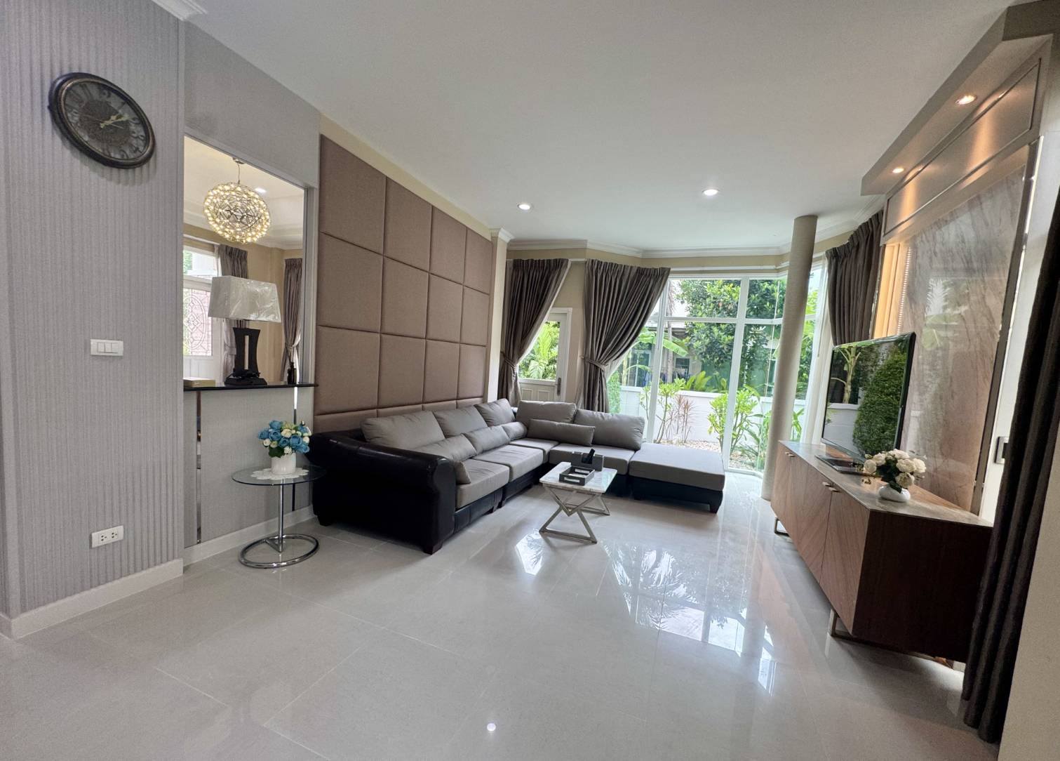Detached House For Rent