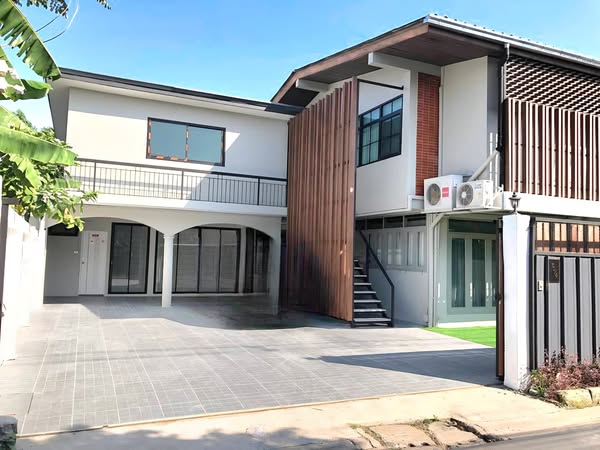 Two Storey Detached House For Rent