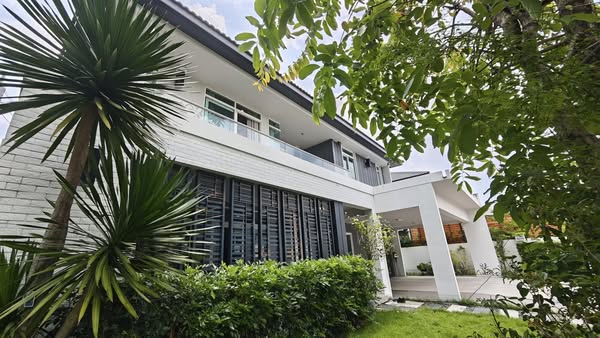 Beautiful Detached House For Sale