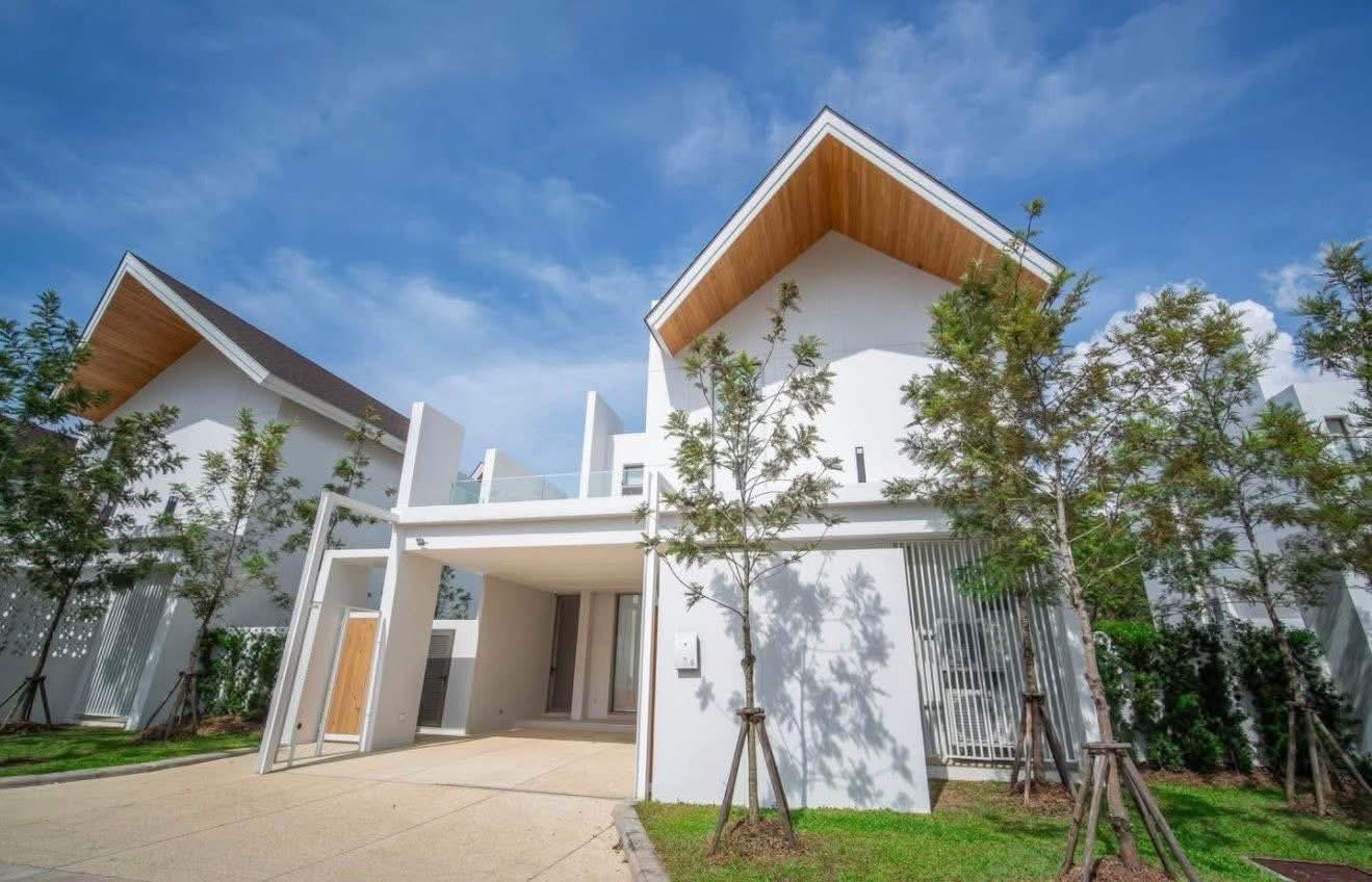 Luxury Pool Villa For Sale
