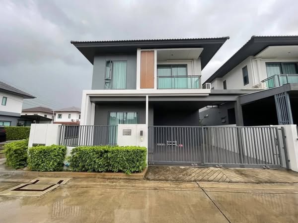Detached House For Rent