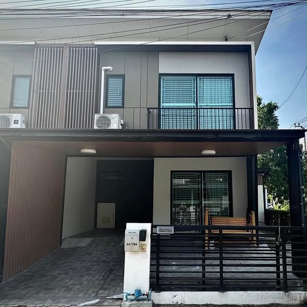 Town house for Sale