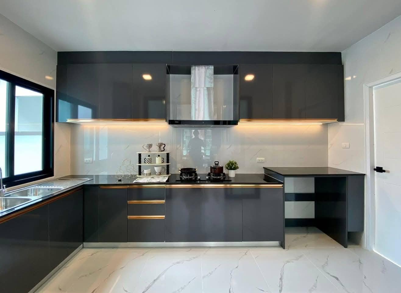 Detached House for Sale