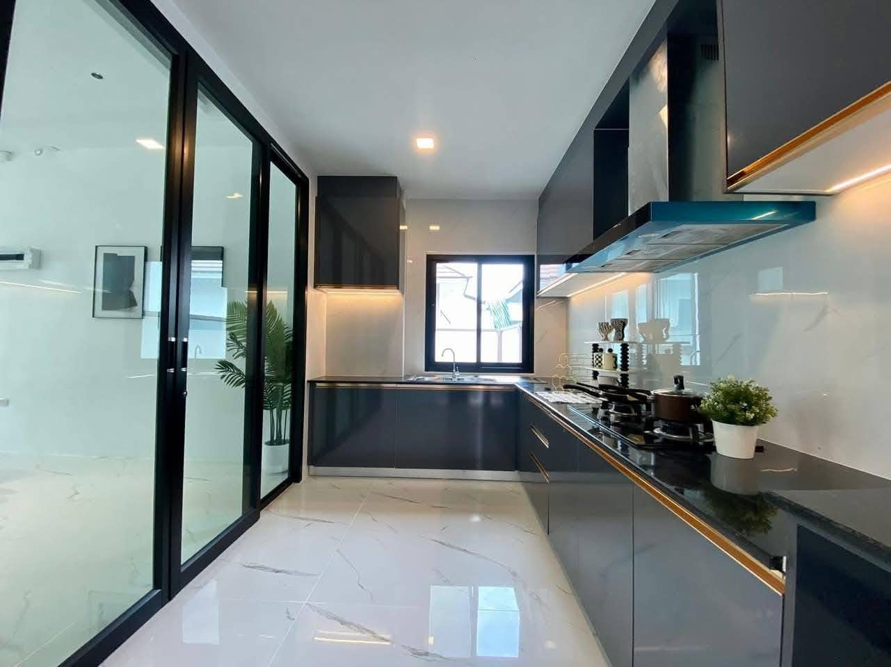 Detached House for Sale