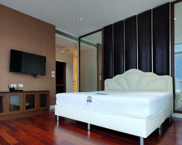 Luxury Three Bedroom Apartment For Rent