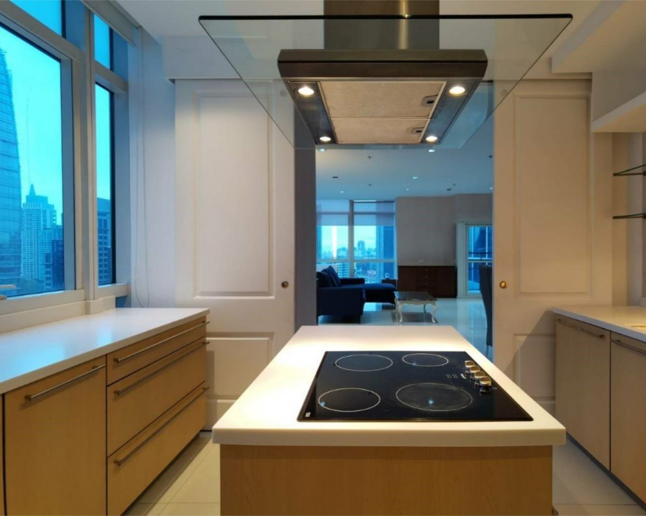 Luxury Three Bedroom Apartment For Rent