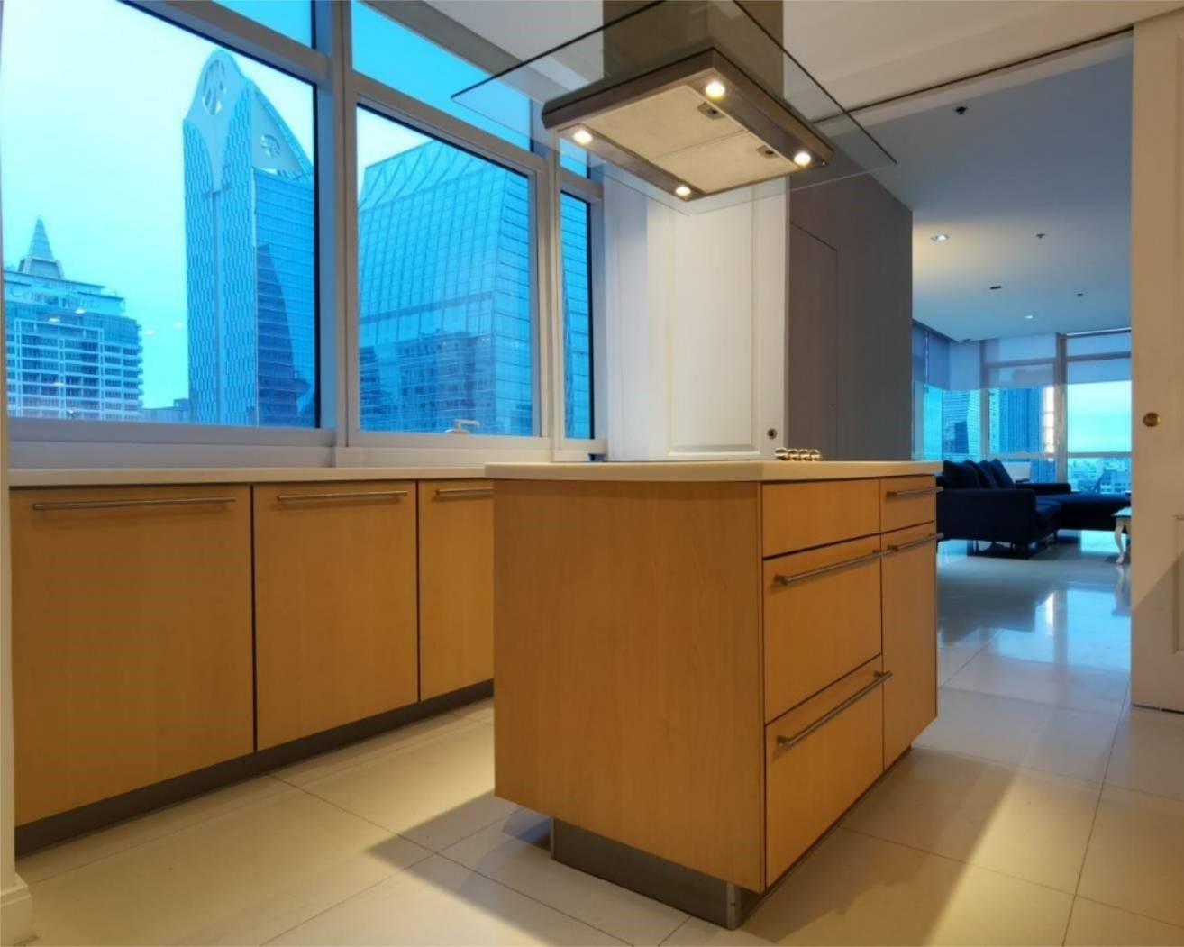 Luxury Three Bedroom Apartment For Rent