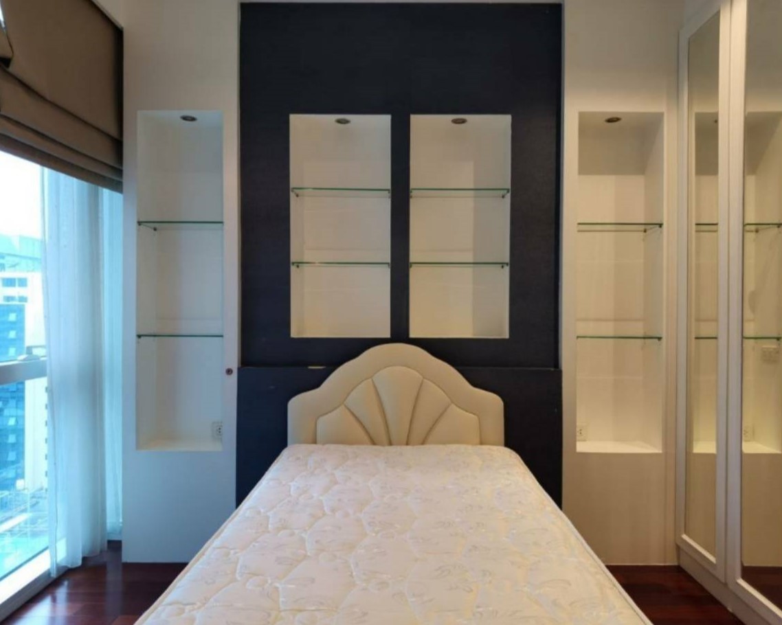 Luxury Three Bedroom Apartment For Rent