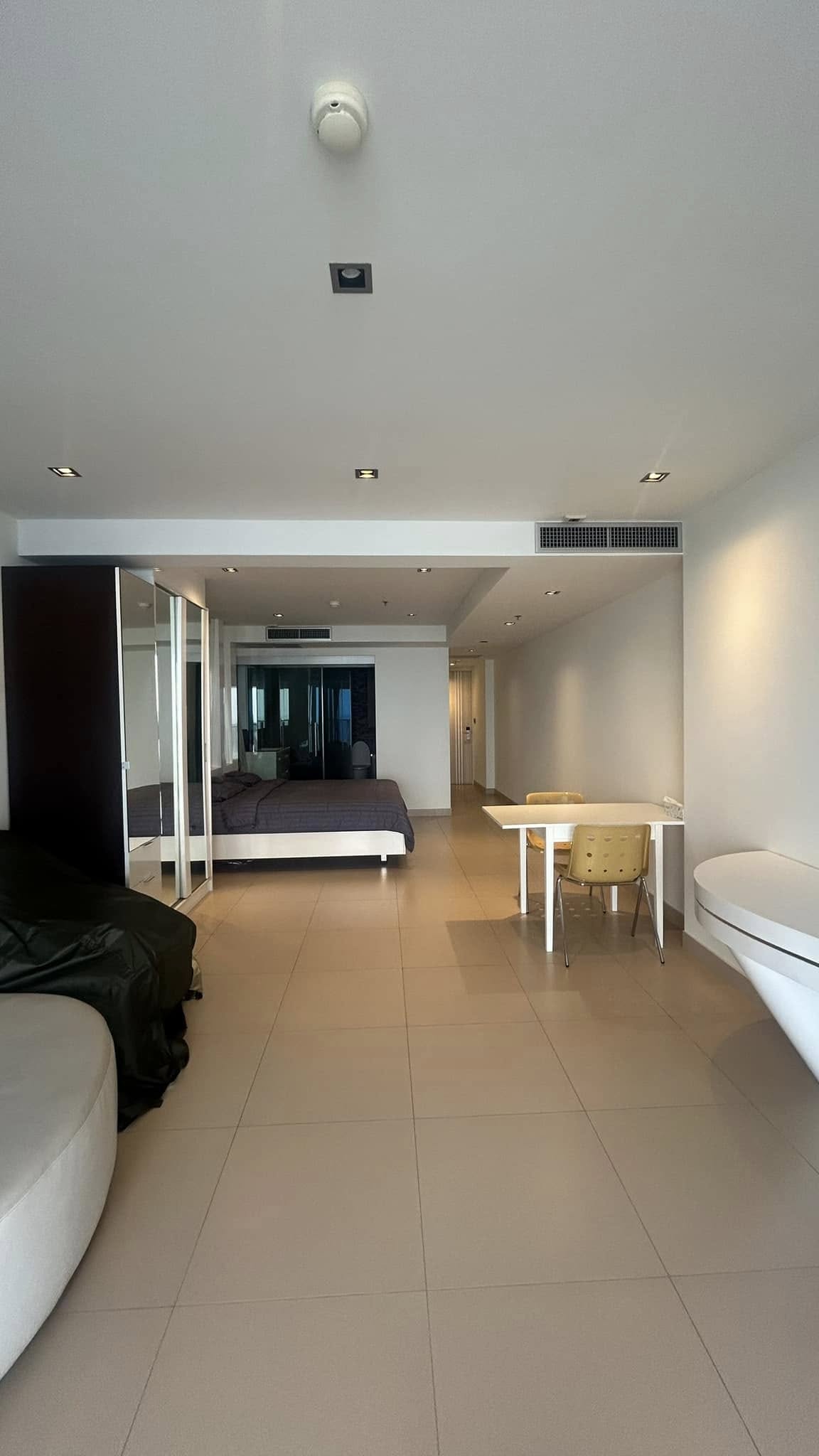 Large Studio Room For Rent