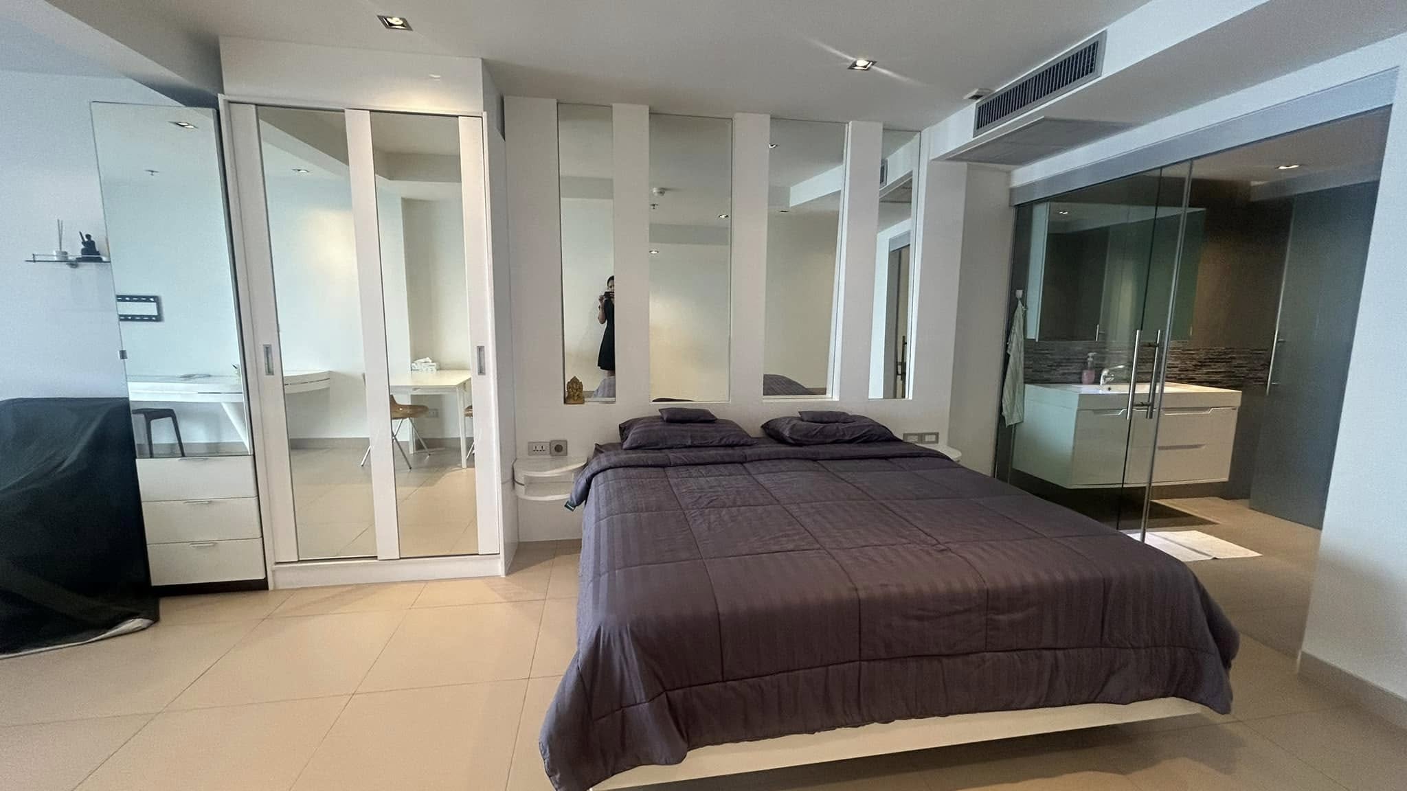 Large Studio Room For Rent