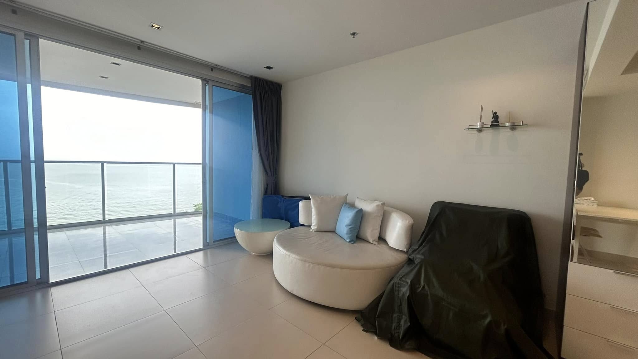 Large Studio Room For Rent