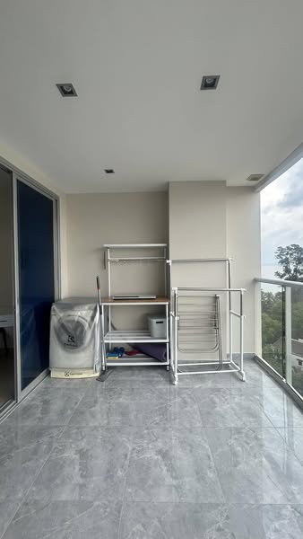 Large Studio Room For Rent