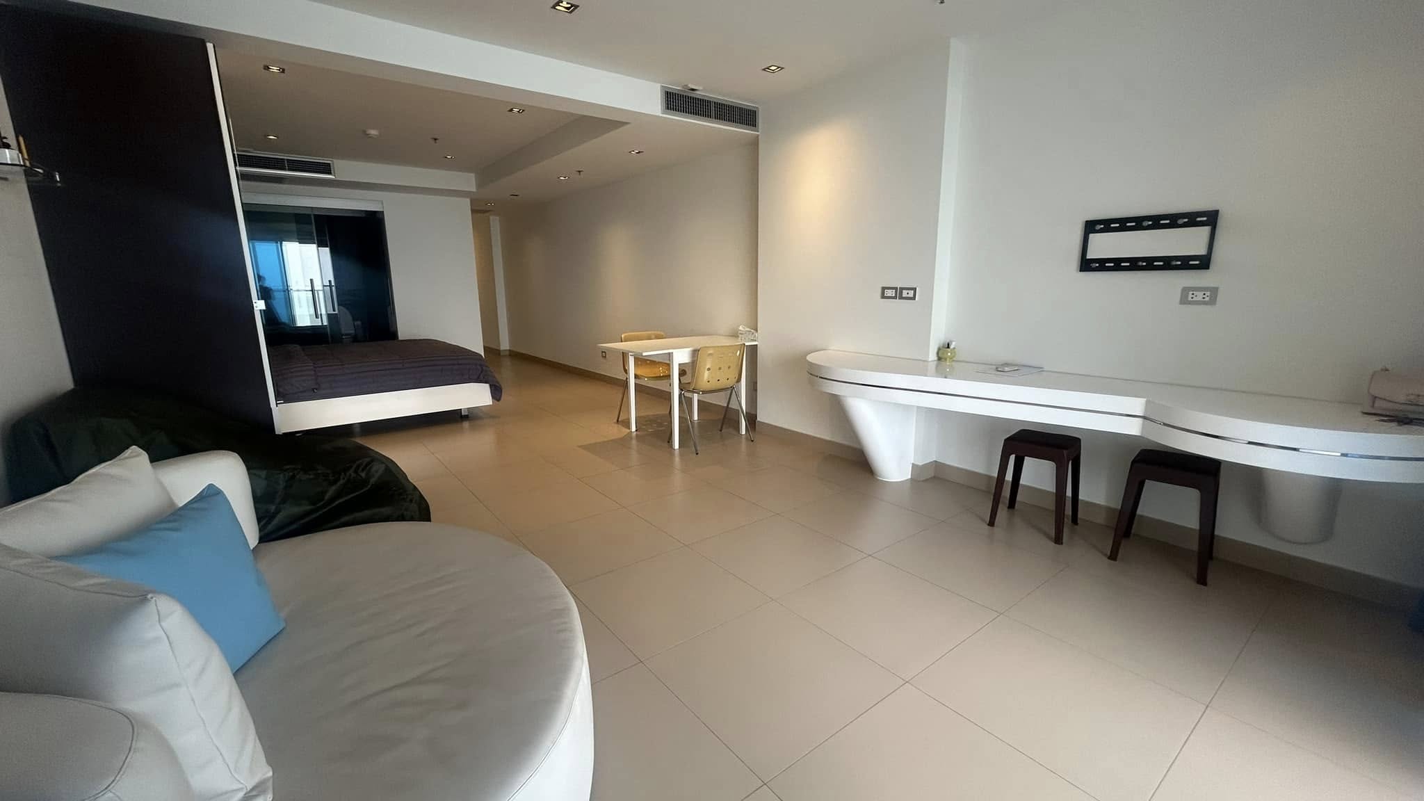 Large Studio Room For Rent