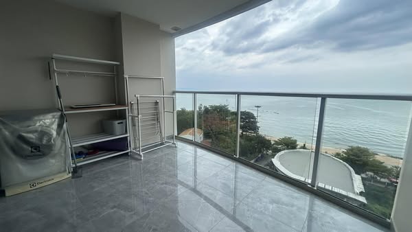 Large Studio Room For Rent