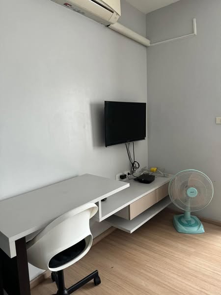 Studio Room For Rent