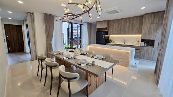 Detached House For Rent