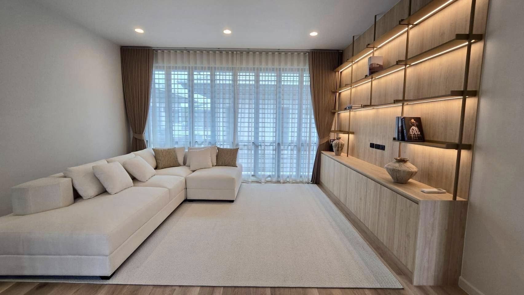 Detached House For Rent