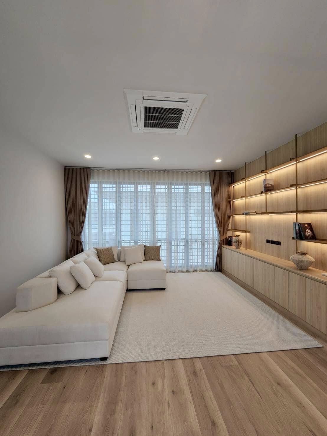 Detached House For Rent