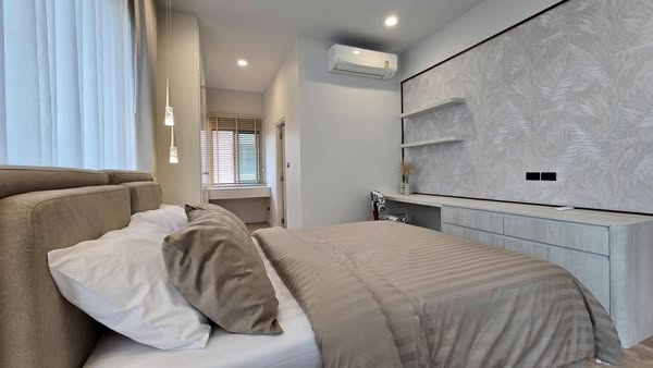 Detached House For Rent