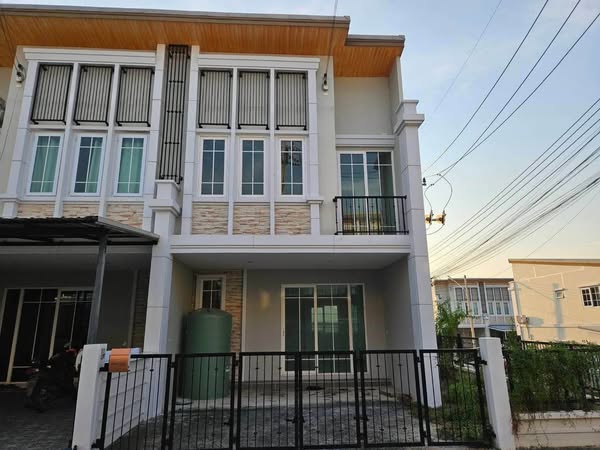 Town house For Rent