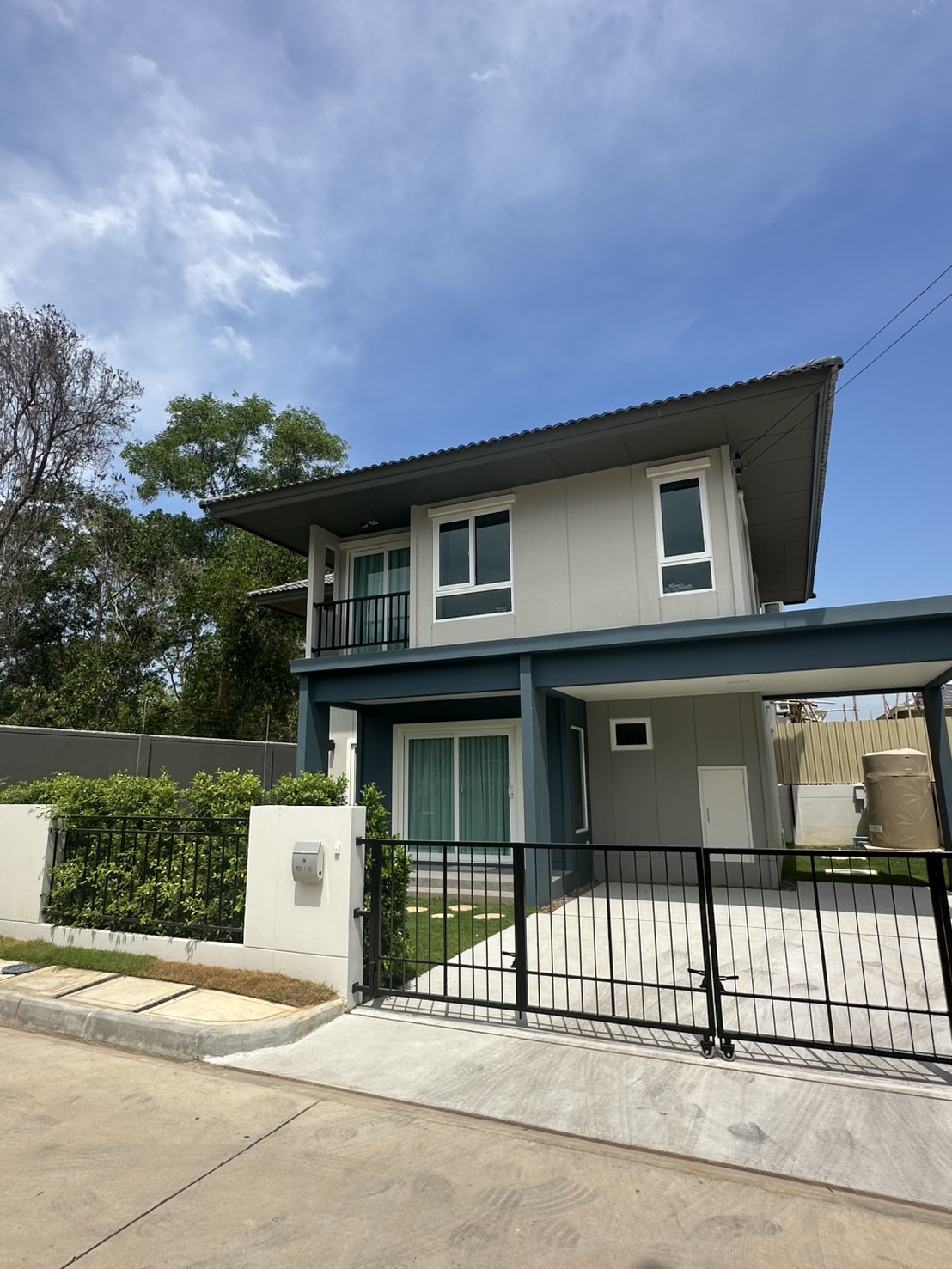 Detached House For Rent
