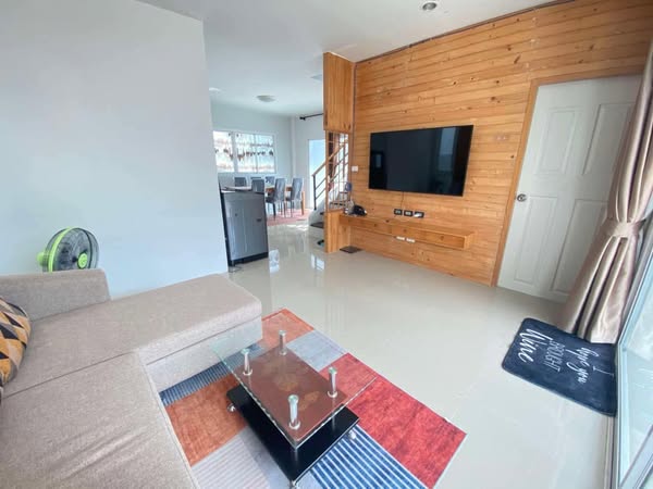 Detached House For Rent