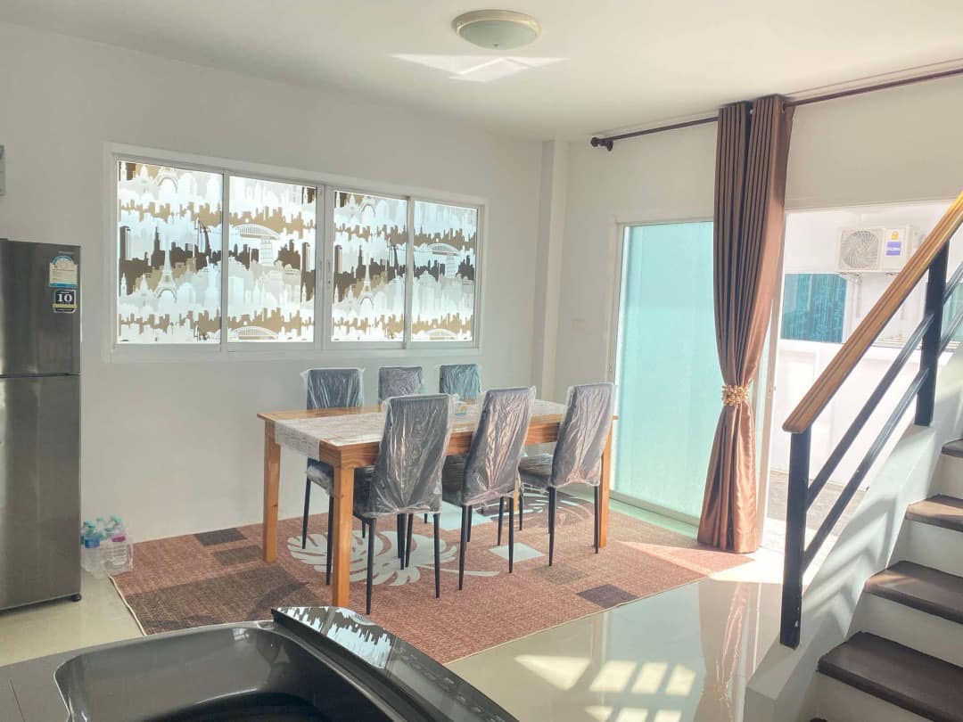 Detached House For Rent