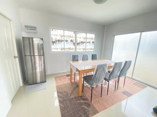 Detached House For Rent