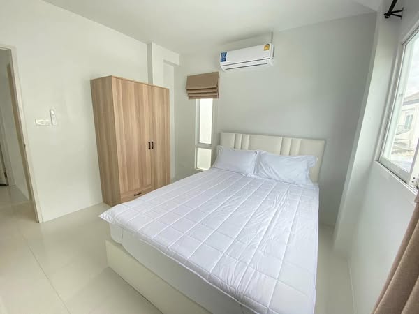 Detached House For Rent