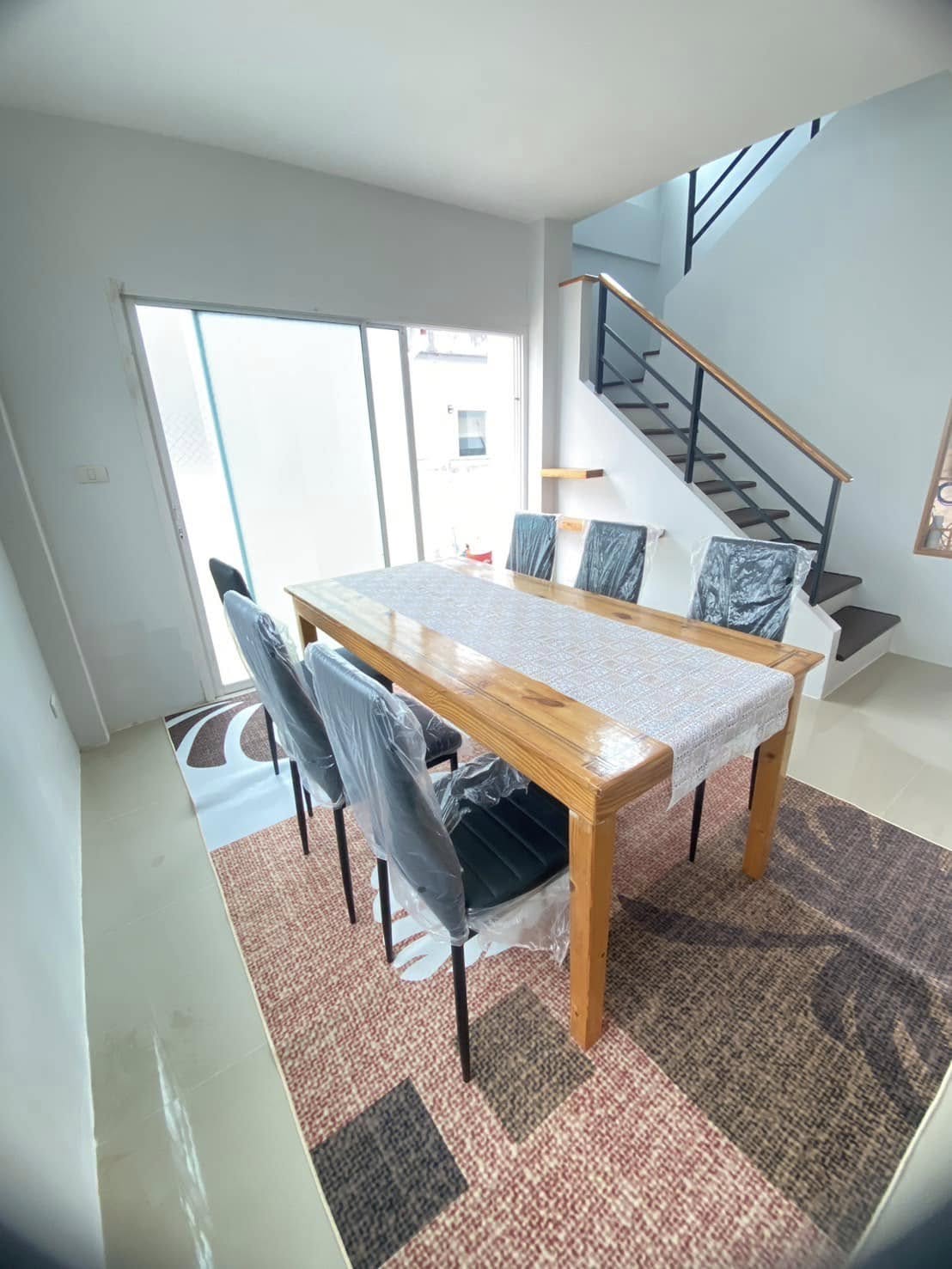 Detached House For Rent