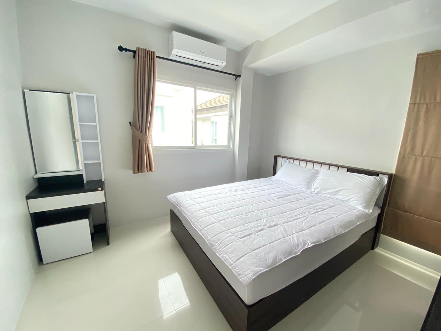 Detached House For Rent