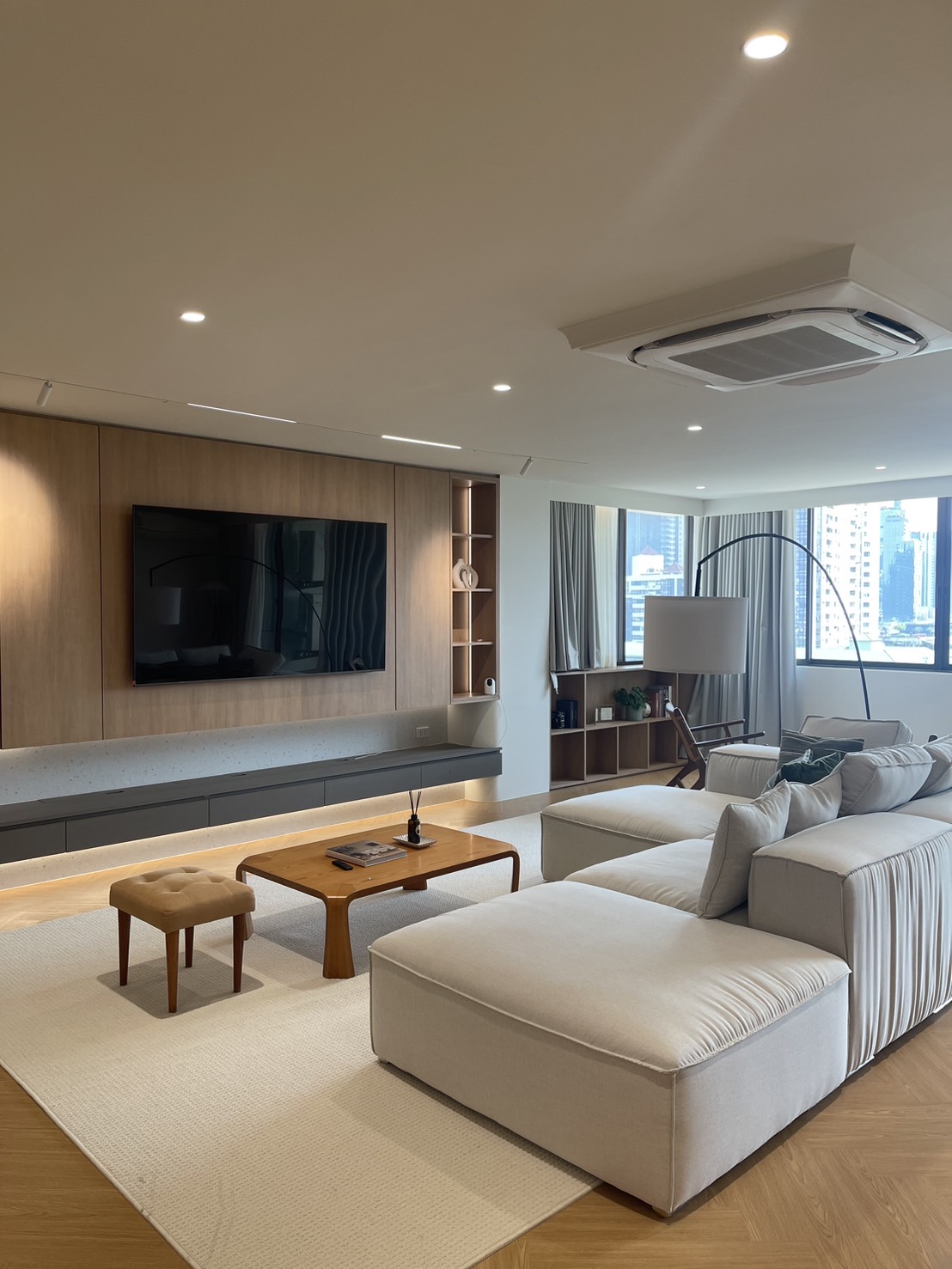Luxury Three Bedroom Apartment For Rent