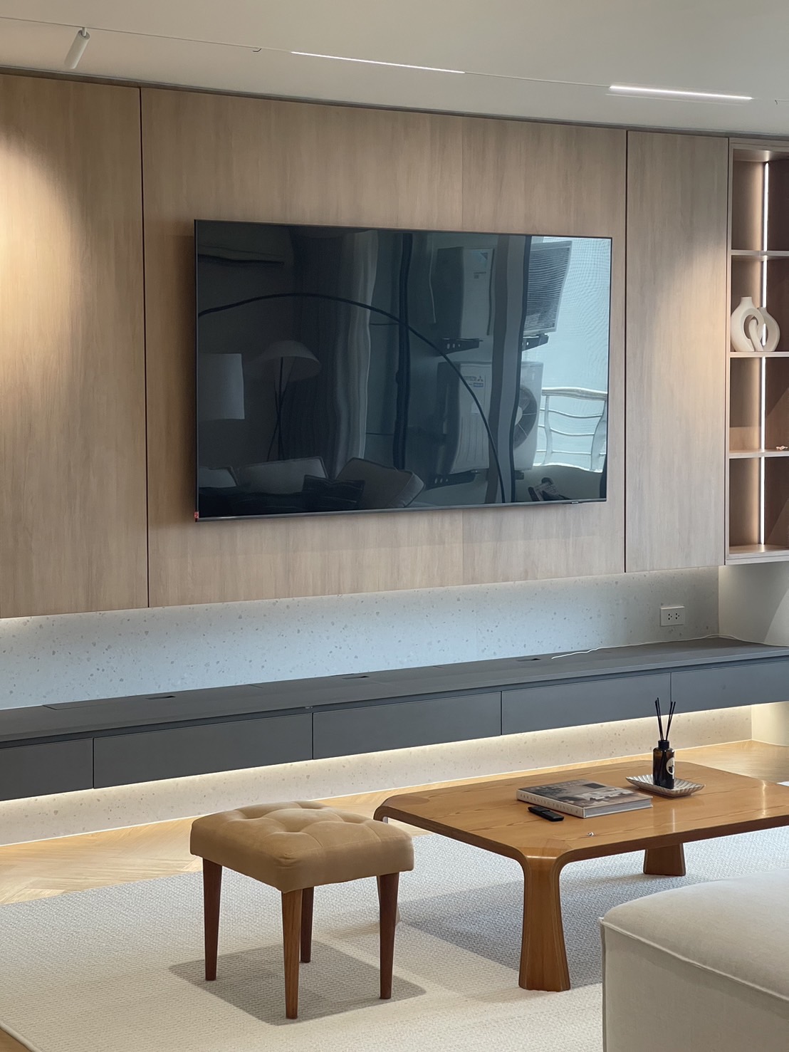 Luxury Three Bedroom Apartment For Rent