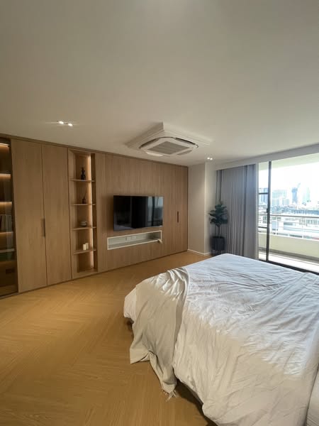 Luxury Three Bedroom Apartment For Rent