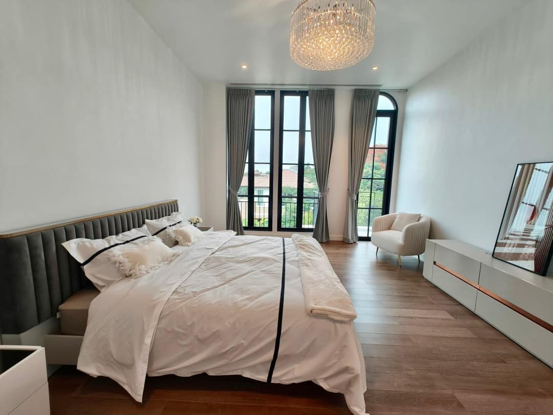 Luxury Pool Villa For Sale