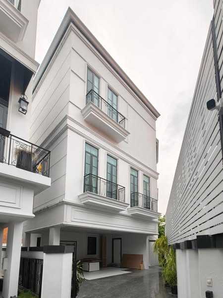 Luxury Pool Villa For Sale