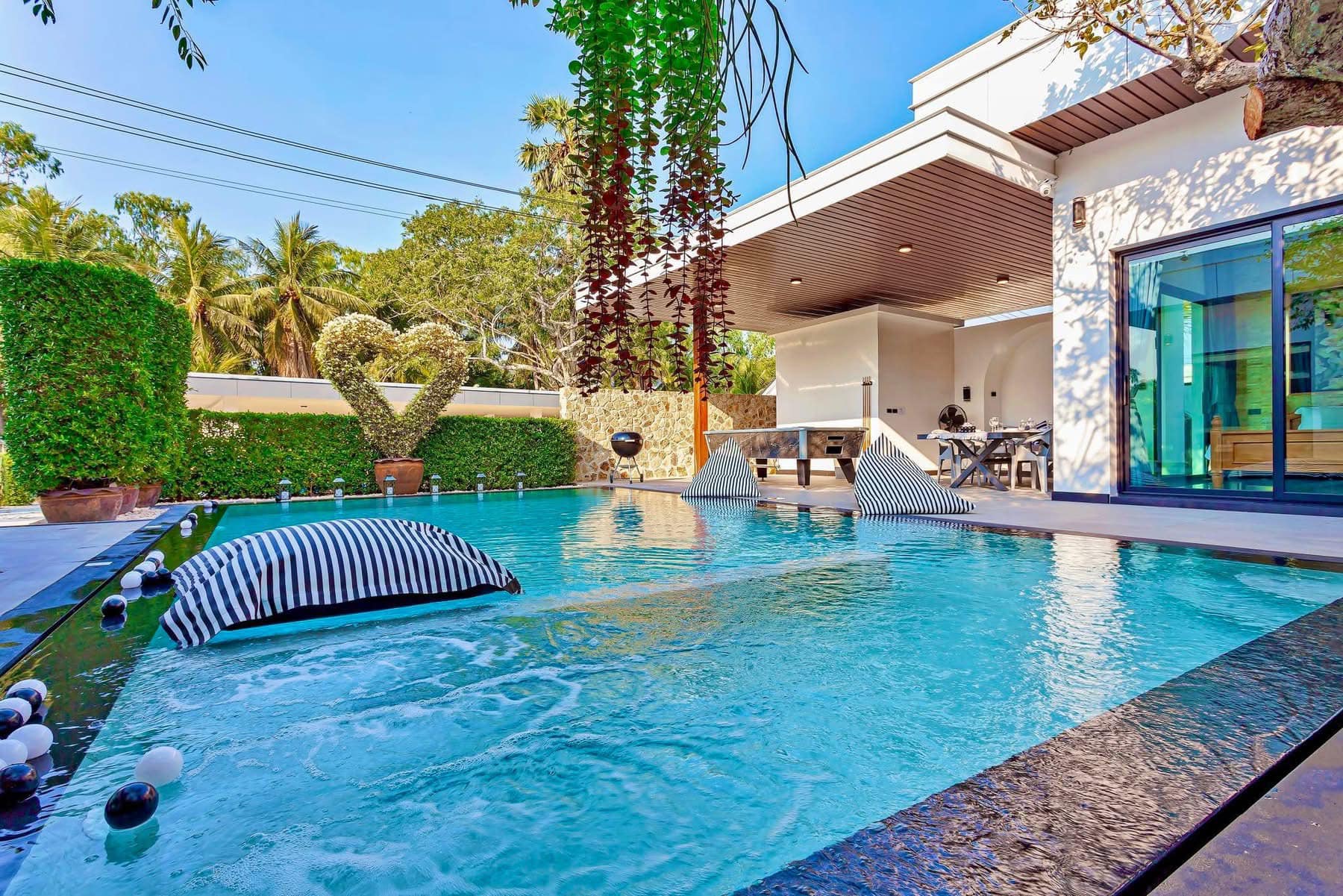 Luxury Pool Villa For Rent