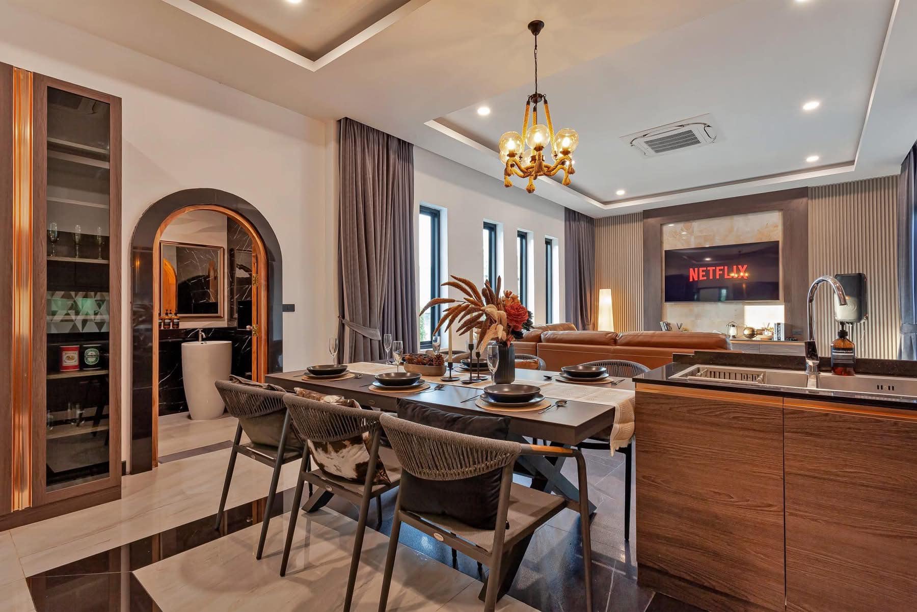 Luxury Pool Villa For Rent