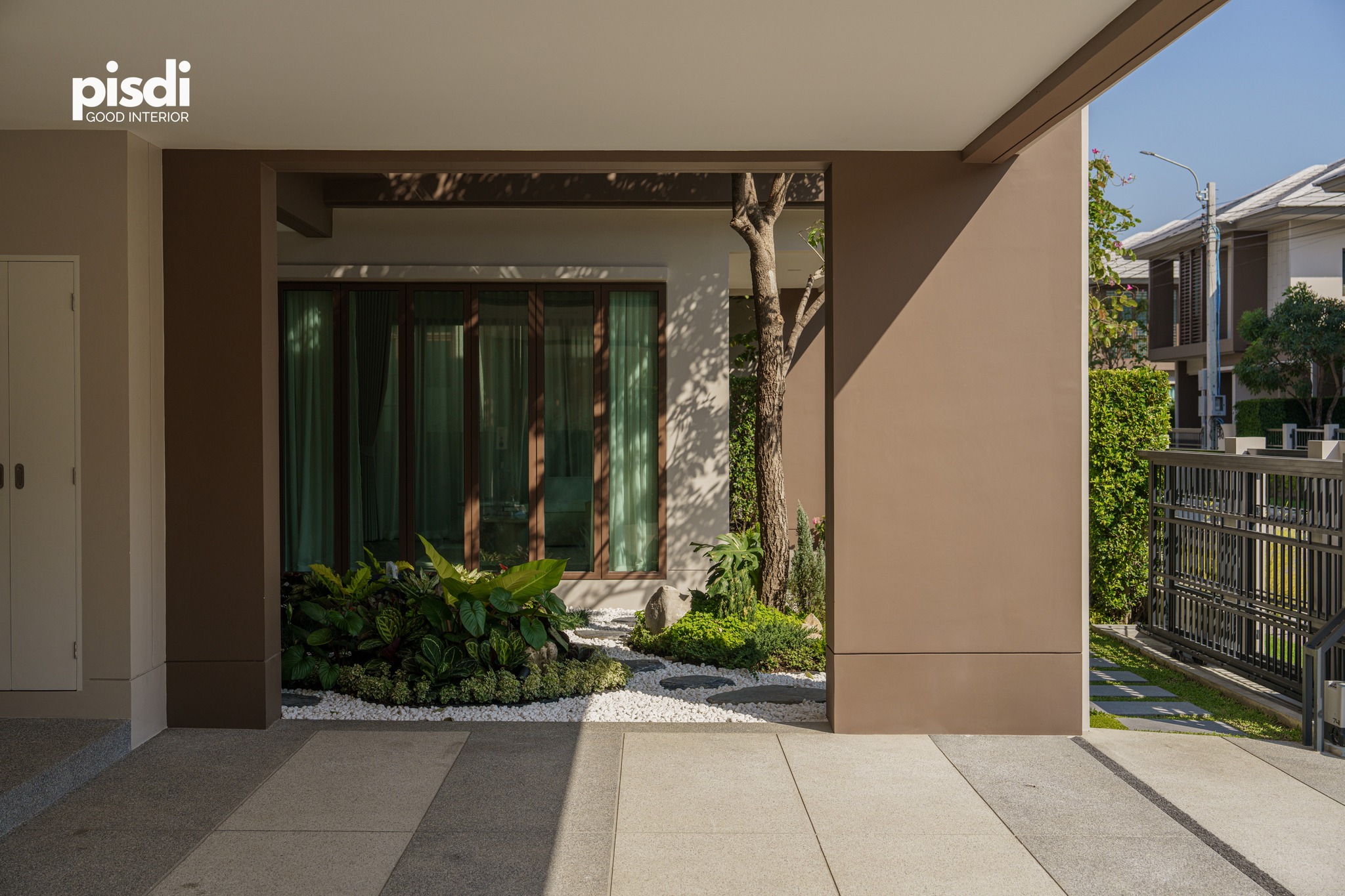 Detached House For Rent