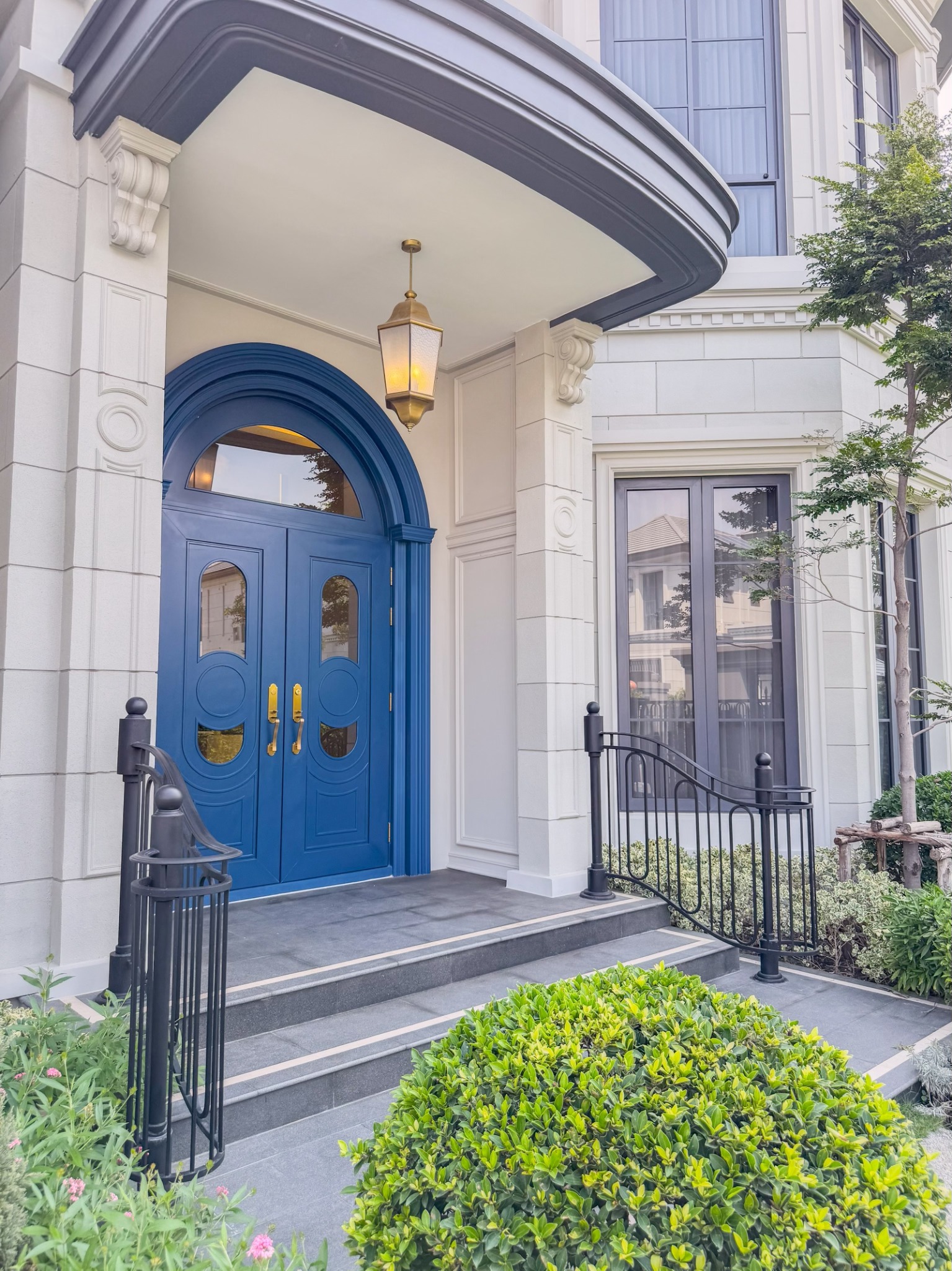 Luxury Mansion-Style House For Sale