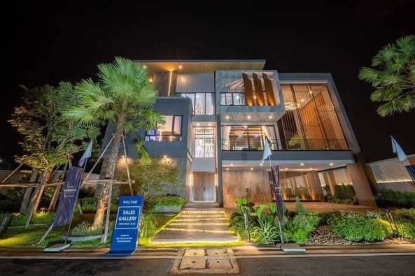 Modern Luxury Pool Villa