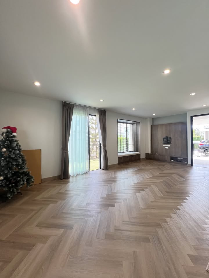 Detached House for Sale