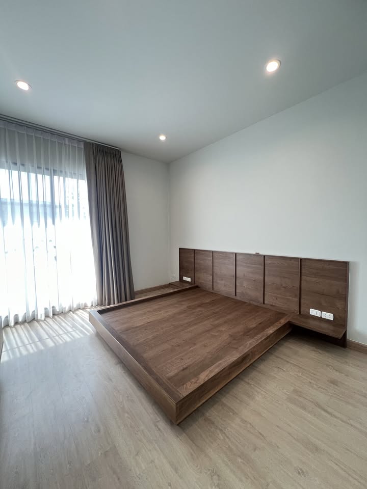 Detached House for Sale