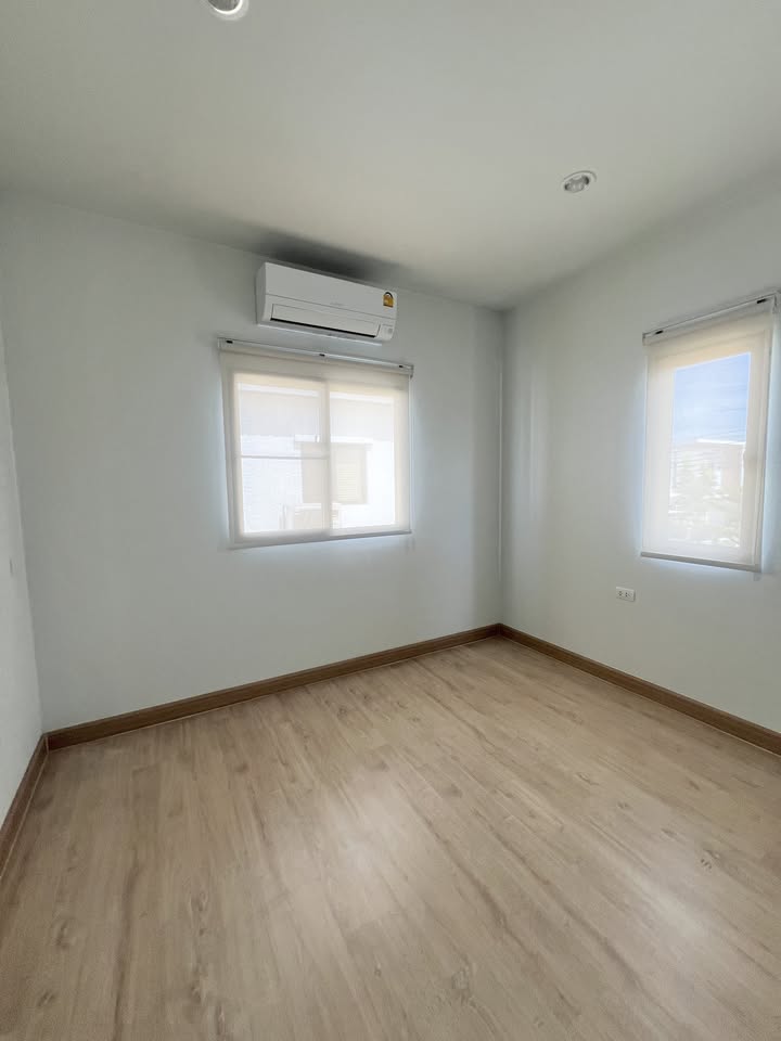 Detached House for Sale