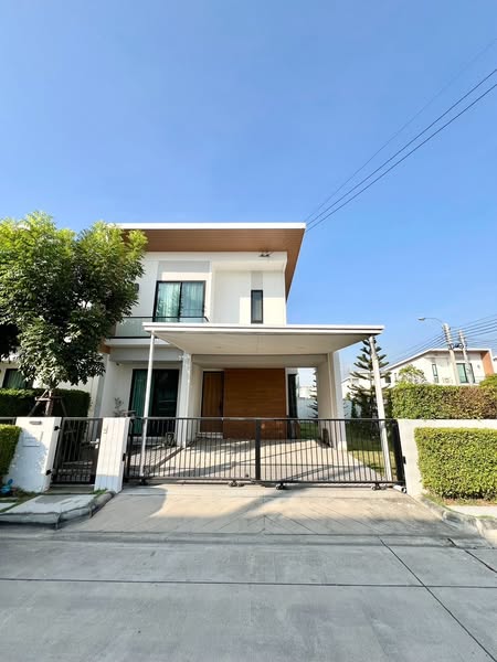 Detached House for Sale
