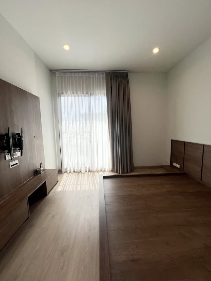 Detached House for Sale