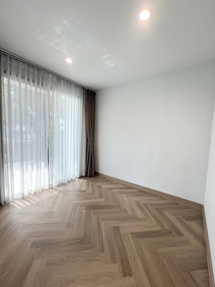 Detached House for Sale