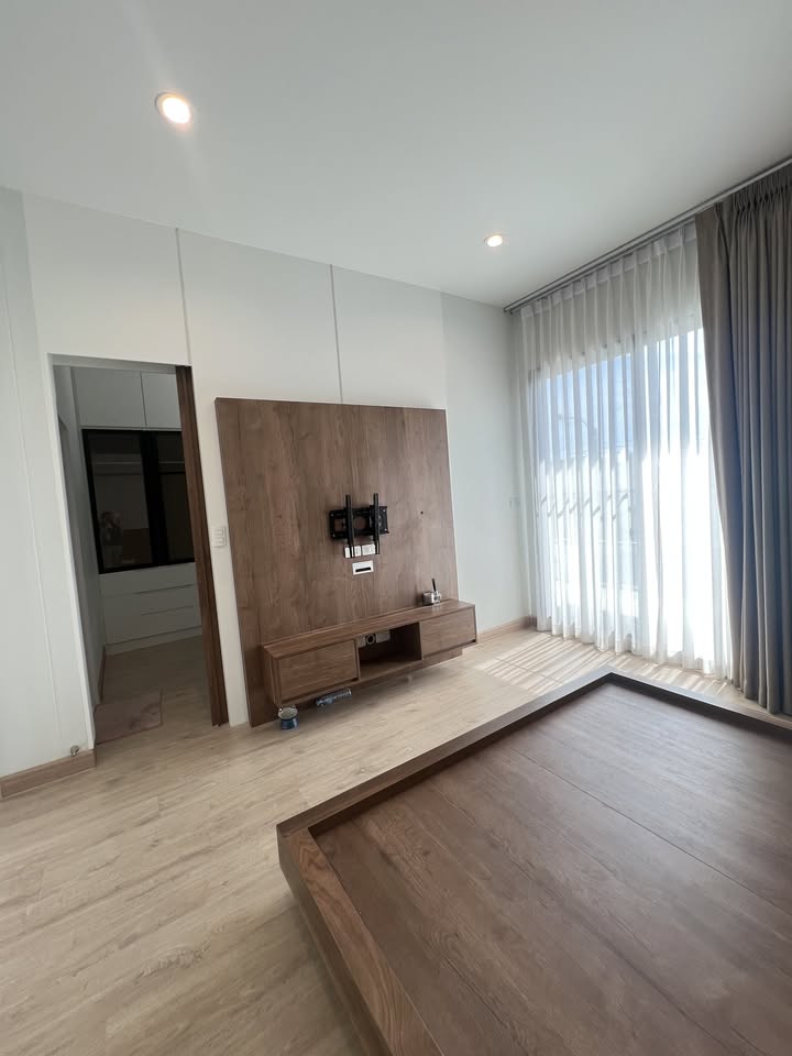 Detached House for Sale