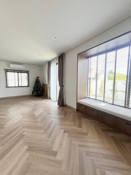 Detached House for Sale